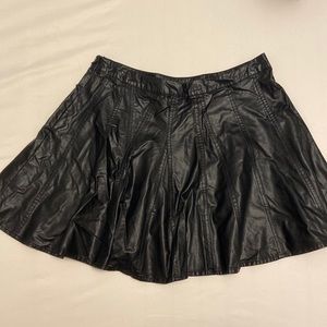 Townsen pleated ruffle black faux leather mini skirt size m